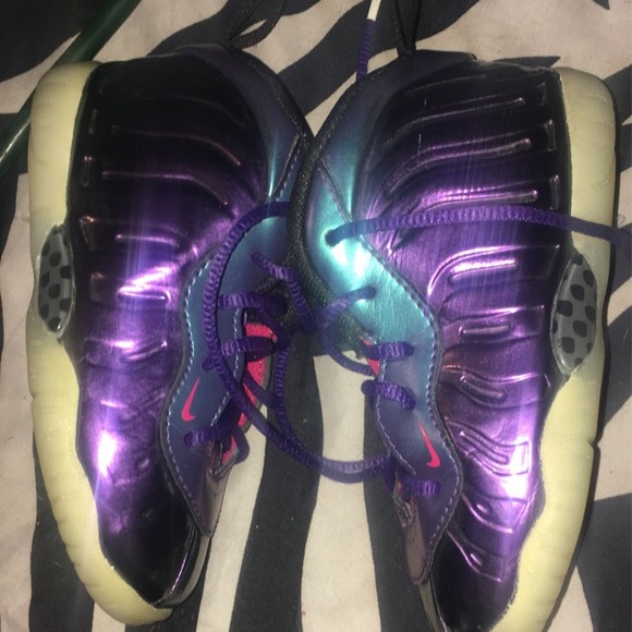 Shoes - Picture 2 of 3